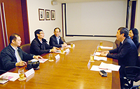 The delegation from 302 Hospital meets with CUHK representatives